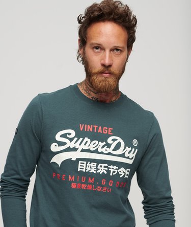 Klassisk top med grafisk logo og lange &aelig;rmer Image 6