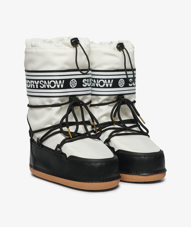 white flat closed toe shoes