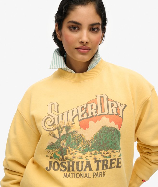 Souvenir Graphic Loose Crew Sweatshirt