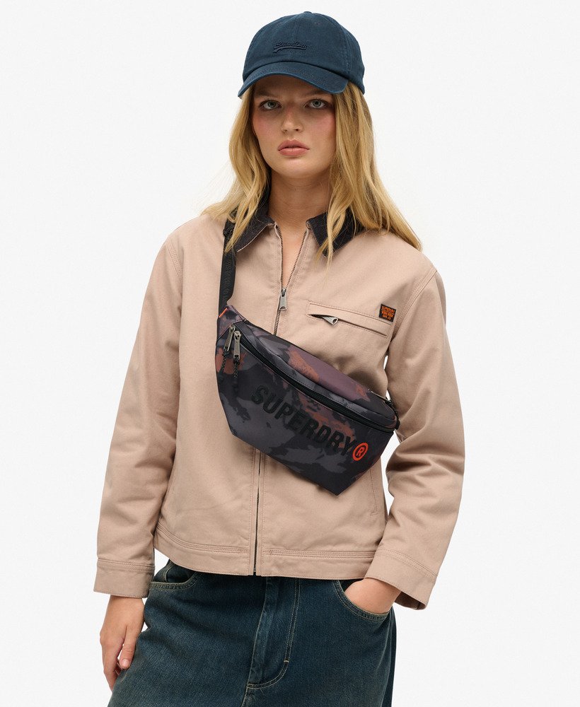 【SUPERDRY】日本未入荷！Tarp Core Bumbag ボディバッグ womens Tarp Core Bumbag in Para Camo | Superdry UK