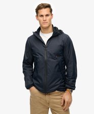 Chaqueta cortavientos con capucha y logotipo