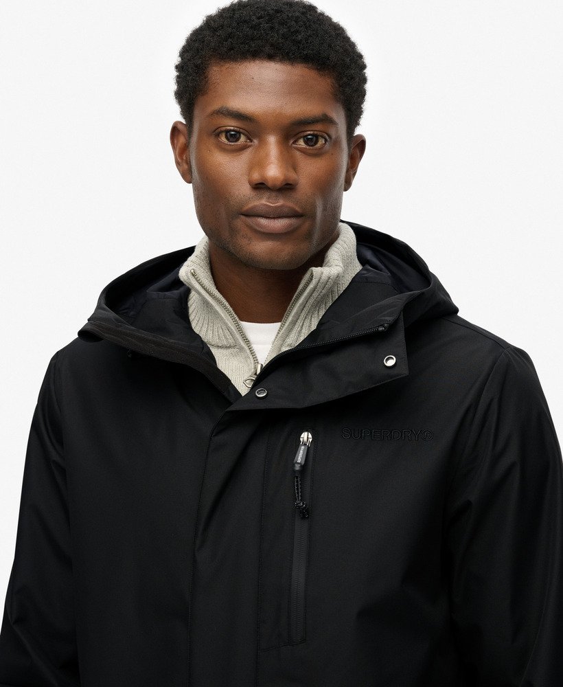 Tech Parka mit Schwalbenschwanzsaum und Kapuze schwarz für Herren