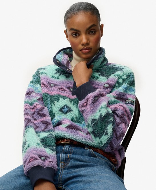 Pullover aus Fleece mit einfarbigem Design und schrägem, unregelmäßigem Reißverschluss.