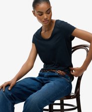 Studios-T-skjorte med dyp utringning