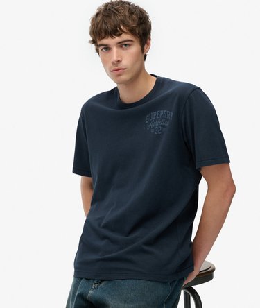 Athletic Essential T-Shirt mit Grafik Image 1