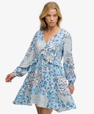 Vestido Mini de Capas