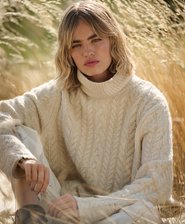 Strickpullover mit Rollkragen und Zopfmuster