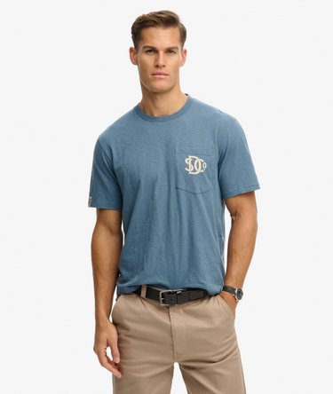 Camiseta con Bolsillo Gr&aacute;fico - The Merchant Store Image 1