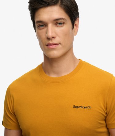 Camiseta con Logo Bordado Essential Company Image 4