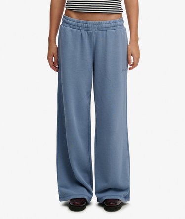 Jogging Essential Logo Coupe Large Image 2