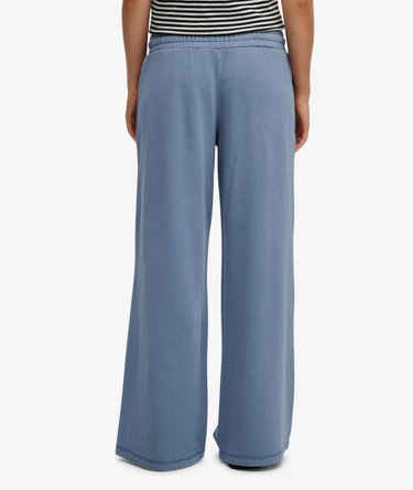 Jogging Essential Logo Coupe Large Image 3