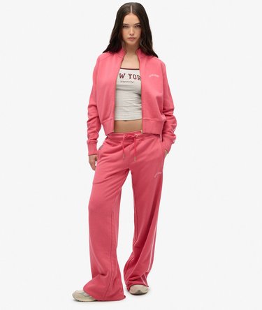 Essential Logo Track Top Image 3