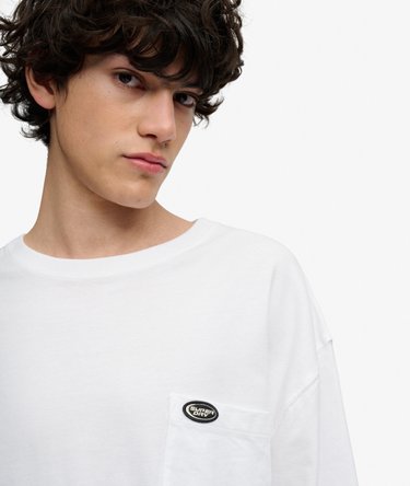 Lang&auml;rmliges T-Shirt mit Tasche Image 4