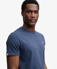 Camiseta Essential Serif Logo Corte Ajustado