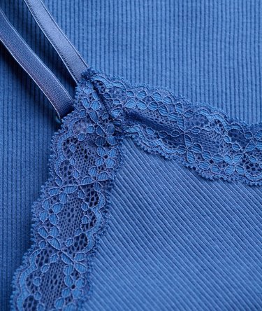 Essential Crop Top met Kanten Afwerking Image 6