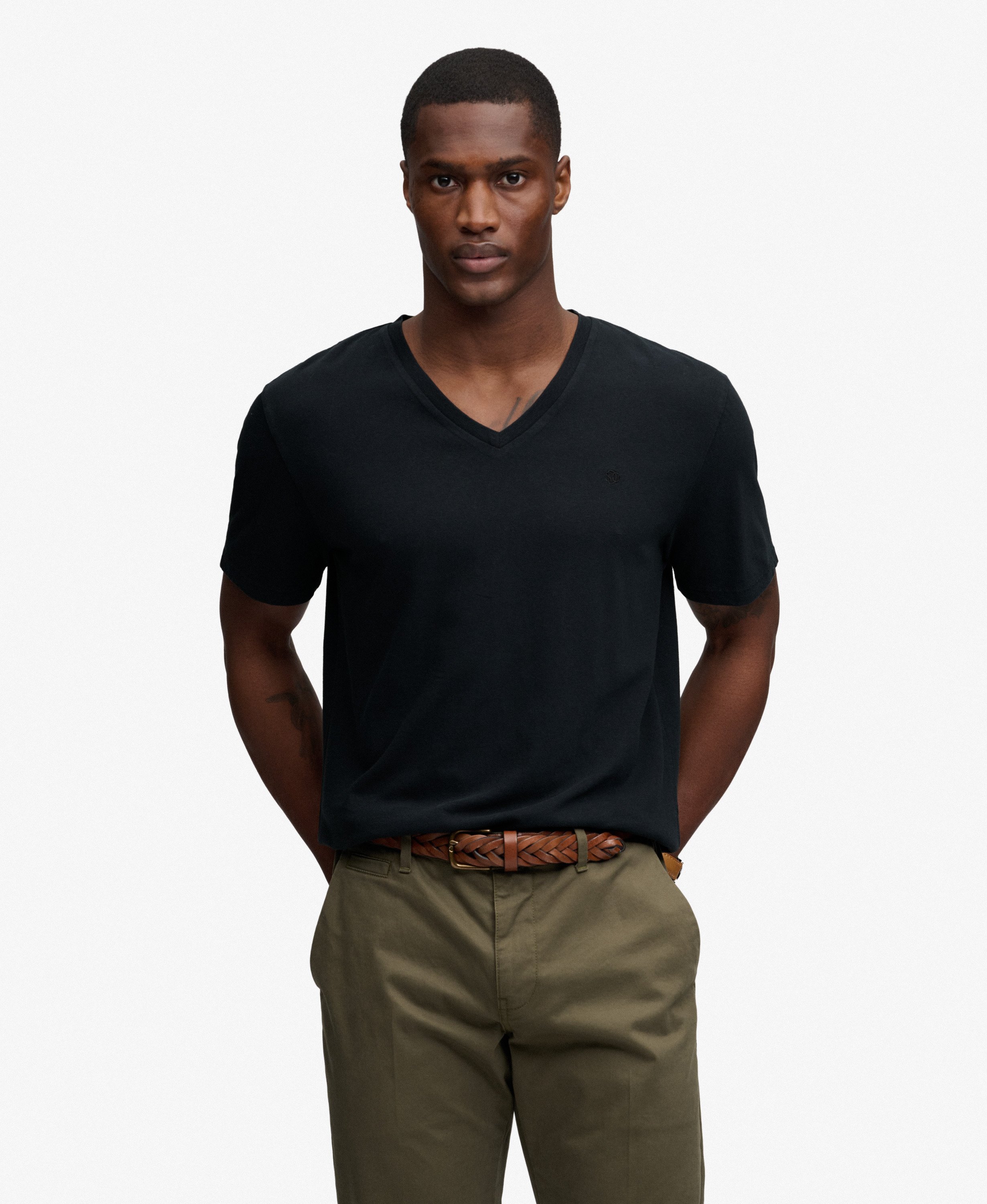 mens Classic Cotton Linen V-Neckline T-Shirt in JET BLACK