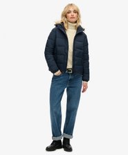 Korte tussenlaagjas met capuchon