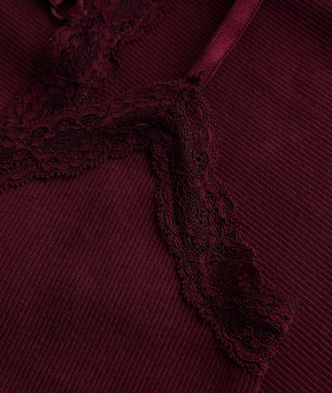 Essential Crop Top met Kanten Afwerking Image 6