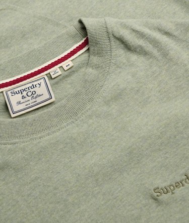 Camiseta con Logo Bordado Essential Company Image 6