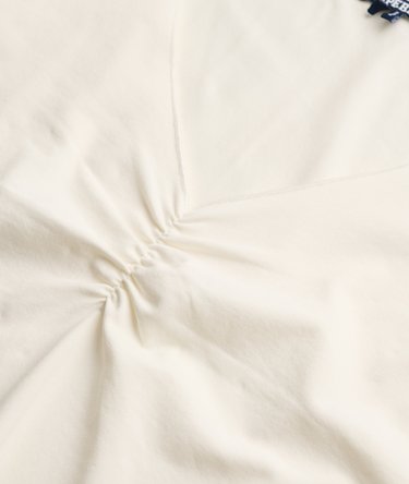 T-Shirt mit Raffung und schmaler Passform Image 6