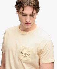 Camiseta Company Logo con Bolsillo Corte Relajado