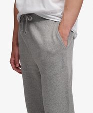 Pantal&oacute;n Jogger Essential Logo Corte Ajustado