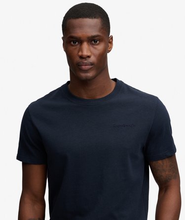 Camiseta con Logo Bordado Essential Company Image 4