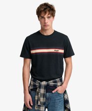 Camiseta Outdoor Stripe Logo Corte Relajado