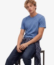 Camiseta con Logo Apilado Bordado Essential