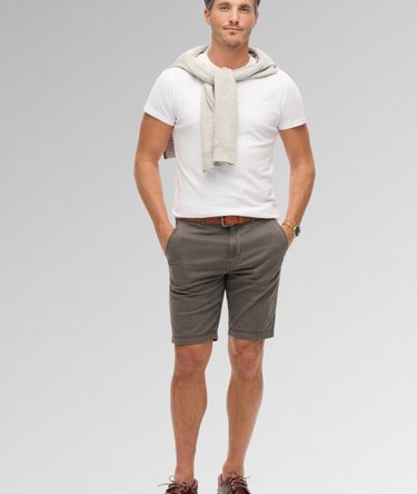 Vintage International Chino Shorts schmale Passform Image 2