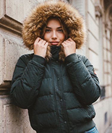 Everest Kapuzenjacke mit schmaler Passform Image 1