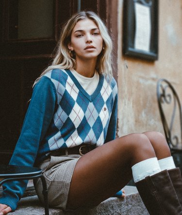Pull Argyle col V coupe d&eacute;contract&eacute;e Image 1
